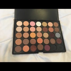 Crown 35 eyeshadow palette